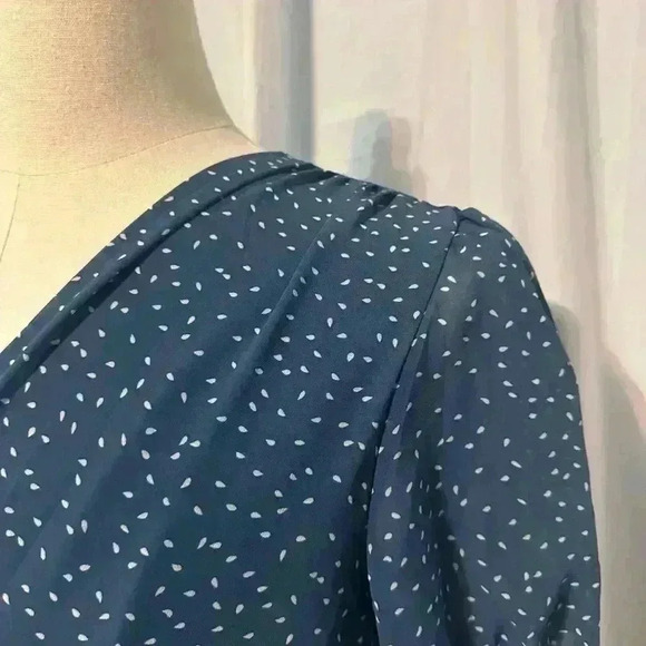 NWT Flowy Blue Mid Calf Dress. V-neck. Smocked Waist. Lined. Sz Medium - Picture 2 of 8